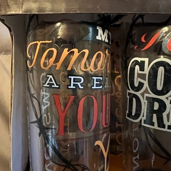 ****Donated***YELLOWSTONE set of 4 Valentine graphic shot glasses 2 ozs each - Picture 7 of 10